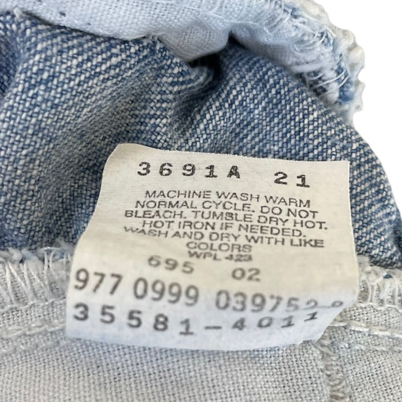 Vintage Levi’s Hirise Velcro Pocket Denim Cargo Shorts Dry Goods Red Tab Size 38 - Picture 3 of 16